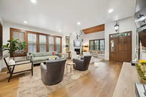 Fabulous Single-Family Attached Home in University Park