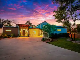 Stunning Contemporary Retreat