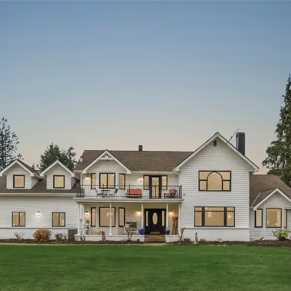 SOPHISTICATED HOME WITH RUSSIAN FIREPLACE, WORKSHOP & GREENHOUSE