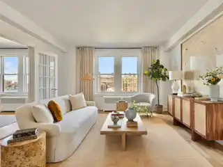 High-Floor Classic Six with Timeless Character