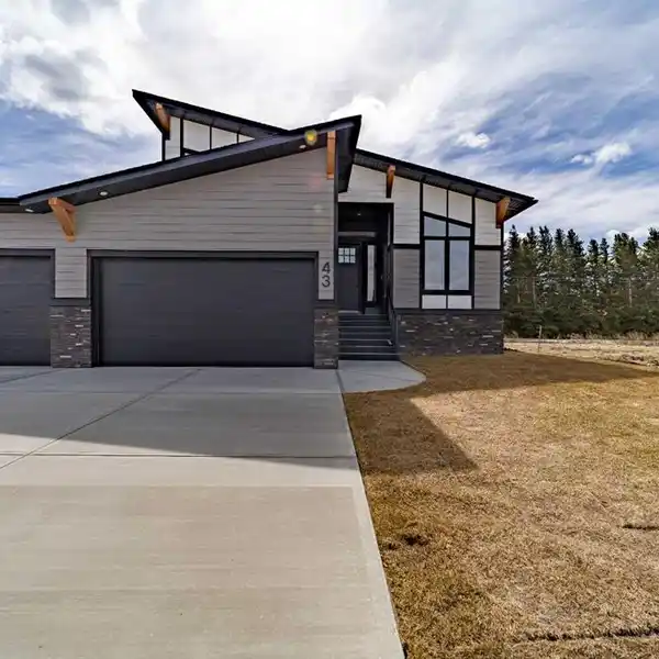 BRAND-NEW BUNGALOW IN THE VISTAS DEVELOPMENT