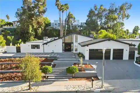 Immaculate Mini-Estate Designed for Modern Luxury Living