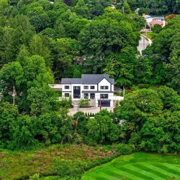 METICULOUSLY CRAFTED LUXURY RESIDENCE