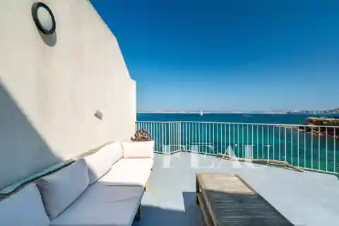 Exceptional Property with Panoramic Sea Views