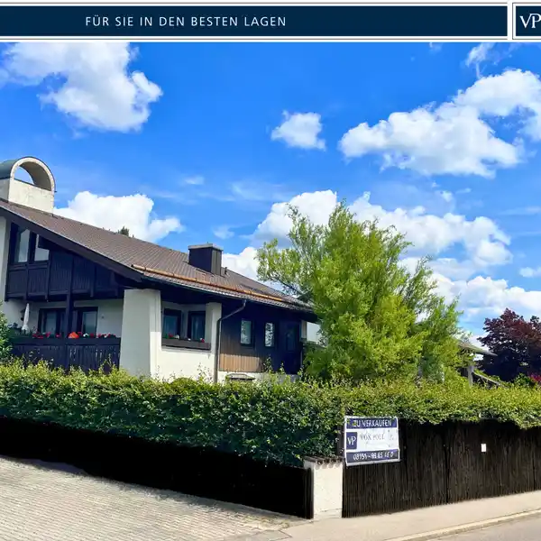 WELL-MAINTAINED SEMI-DETACHED HOUSE
