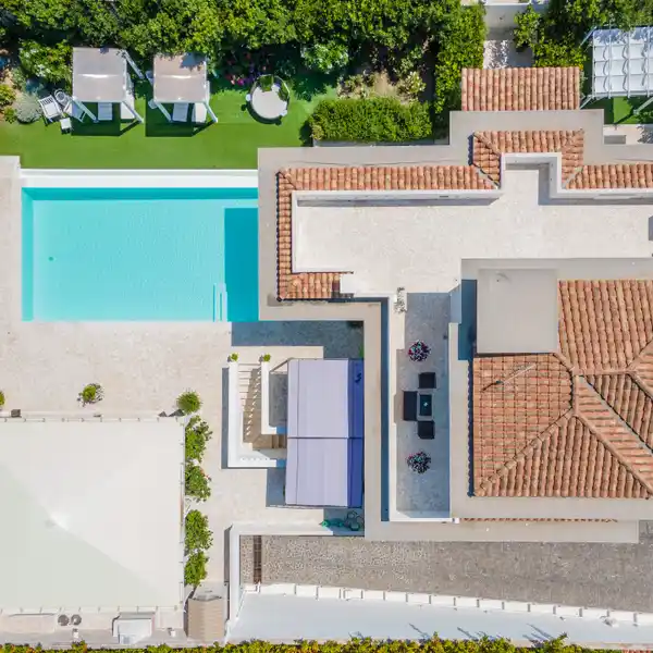 LAVISH VILLA IN A CENTRAL LOCATION IN OLBIA