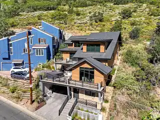 Elegant Contemporary Residence