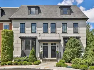 Three Bedroom Luxury Townhome in Armonk Close