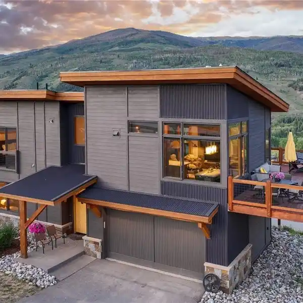BEAUTIFULLY MAINTAINED SINGLE-FAMILY HOME