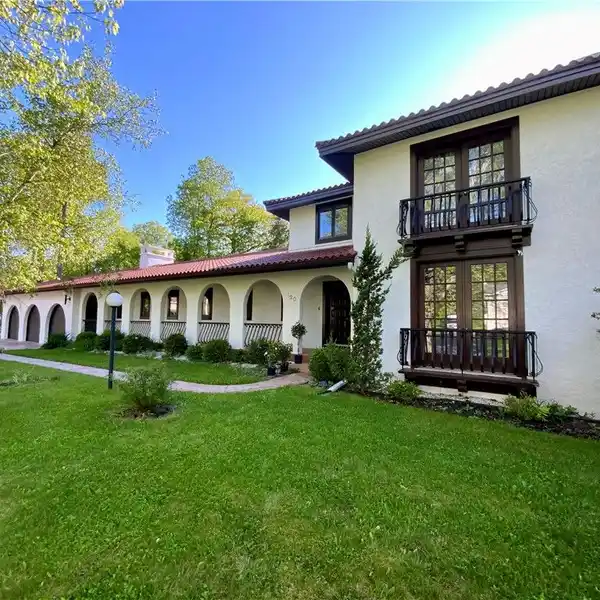 GRAND MEDITERRANEAN VILLA WITH PRIVATE COURTYARD RETREAT