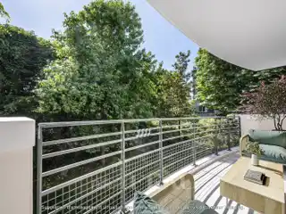 Bright and Peaceful Dual-Aspect Apartment