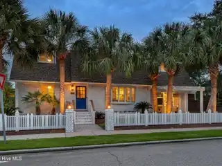 Exceptional Home in South Harbor Island