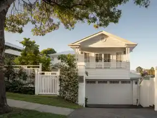 Beautiful Brand New Residence on a Premier Street