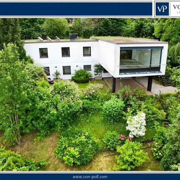 EXTRAORDINARY ARCHITECTURE IN AN EXCELLENT LOCATION