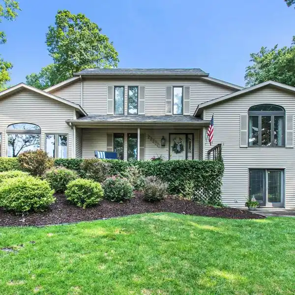 AN ENTERTAINMENT AND FAMILY DELIGHT ON TEN ACRES