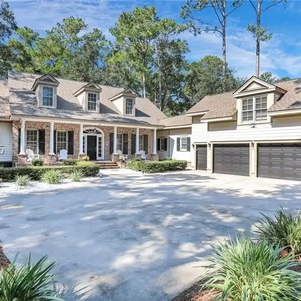 GORGEOUS LOWCOUNTRY HOME ON THE SIGNATURE JACK NICKLAUS GOLF COURSE