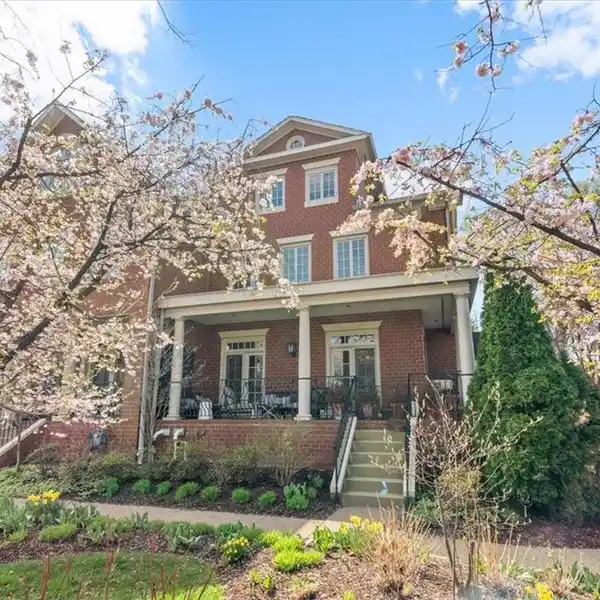 UPDATED HOME IN BEECHWOOD COMMONS