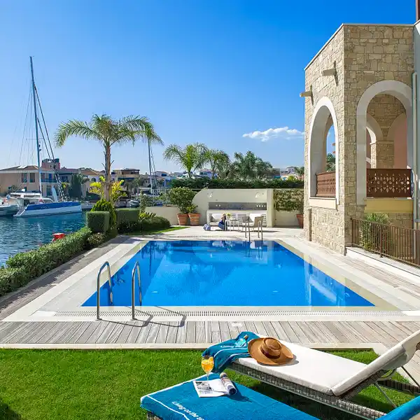 MODERN SEASIDE LIVING