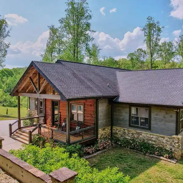 LUXURIOUS CRAFTSMAN RETREAT IN BLUE RIDGE