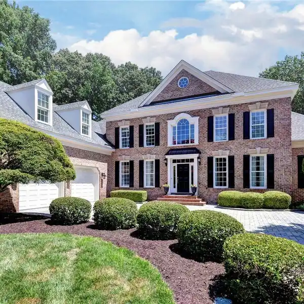 STUNNING HOME THAT RADIATES WARMTH