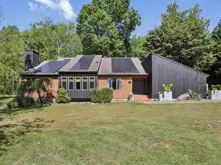 Cul-De-Sac Contemporary with Luxury and Flexibility