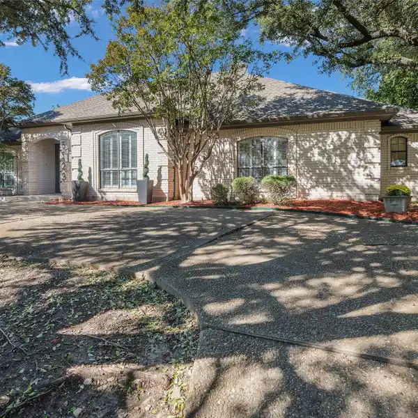 TIMELESS SOPHISTICATION WITH RESORT-STYLE BACKYARD ESCAPE