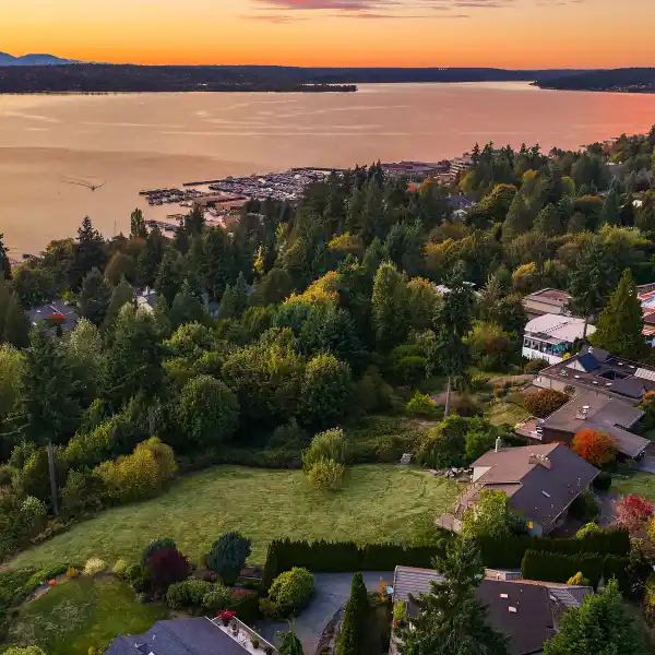 RARE OPPORTUNITY IN THE HEART OF HOUGHTON