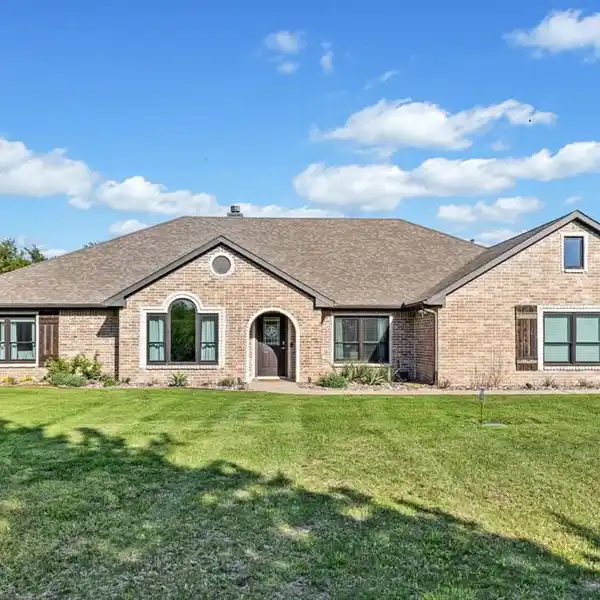 EXQUISITE EIGHT-PLUS ACRE HOMESTEAD