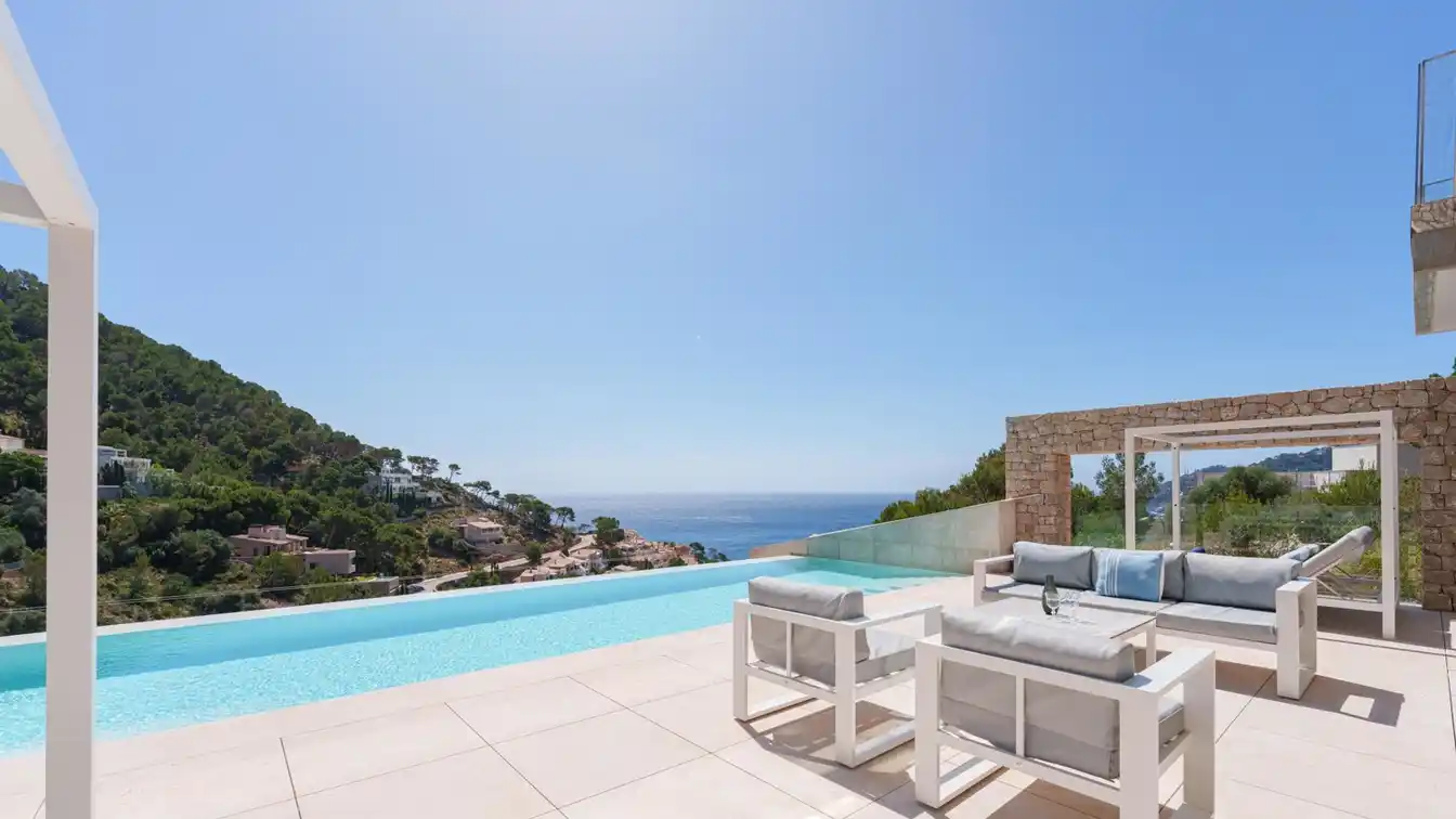 Spectacular Luxury Villa with Unobstructed Sea Views