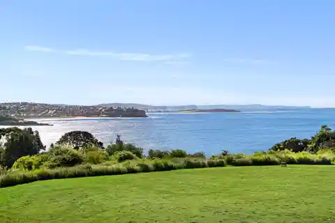 A Sanctuary of Refined Coastal Luxury