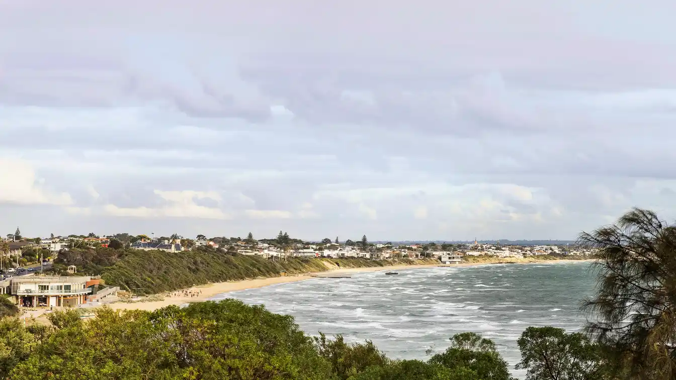 Imposing Architect Designed Beachfront Entertainer