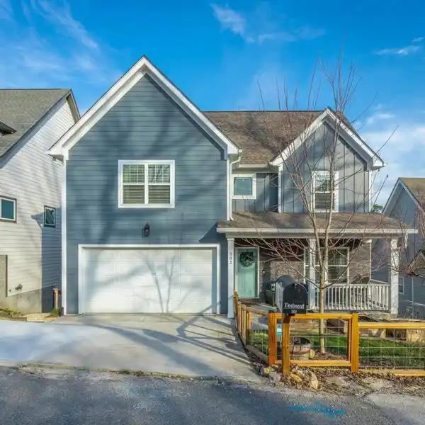 URBAN LIVING AT ITS FINEST IN AN UNBEATABLE LOCATION