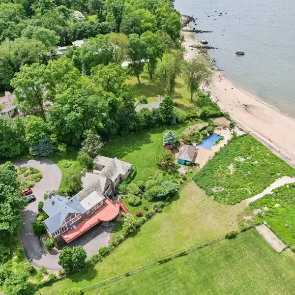 EXCEPTIONAL WATERFRONT RANCH