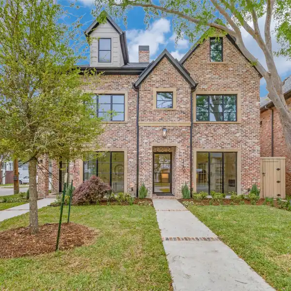 STUNNING NEW CONSTRUCTION HOME