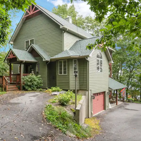 SKY-HIGH SANCTUARY WITH PANORAMIC VIEWS