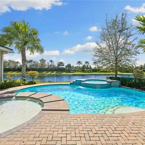 FORMER MODEL HOME IN PREMIER VALENCIA BONITA
