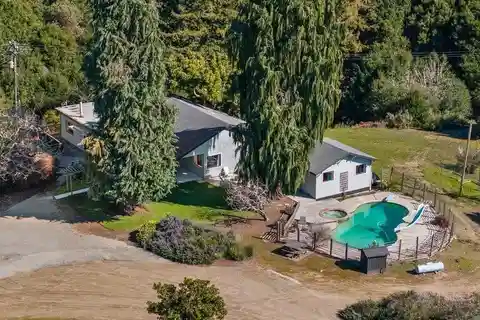 13-Plus-Acre Ranch in a Sun-Drenched Meadow
