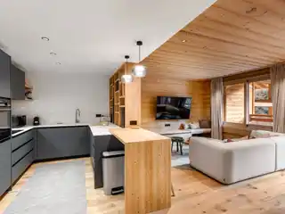 Furnished Triplex Chalet with Ski Access