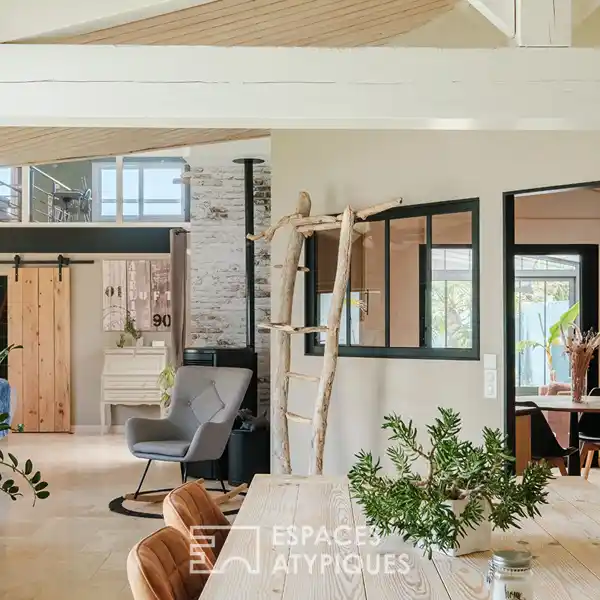 ARCHITECT-DESIGNED HOUSE REVEALING A UNIQUE LIVING ENVIRONMENT
