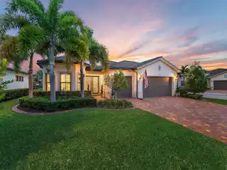 Popular Model in the Heart of a Desirable Community