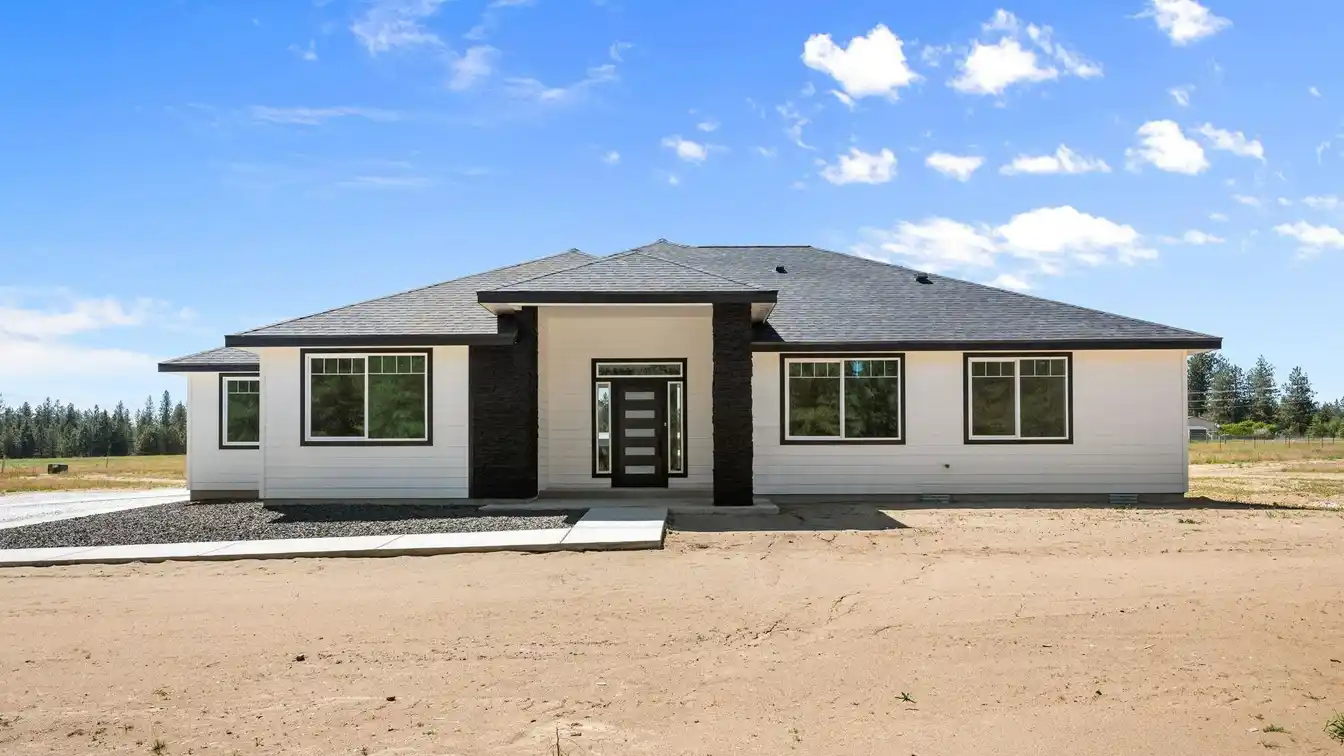New Modern Rancher on 8.67 Acres