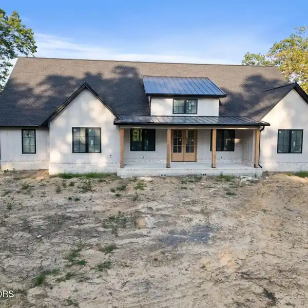 EXCEPTIONAL NEW CONSTRUCTION IN THE BLUFFS