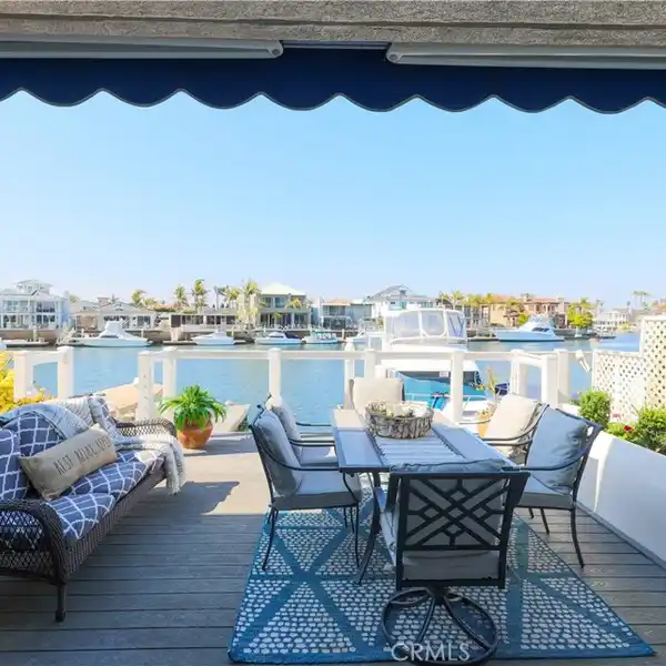 STUNNING CONDO IN A FABULOUS WATERFRONT LOCATION