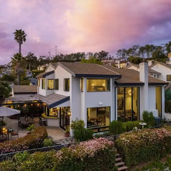 STUNNINGLY REMODELED LA JOLLA SUMMIT HOME