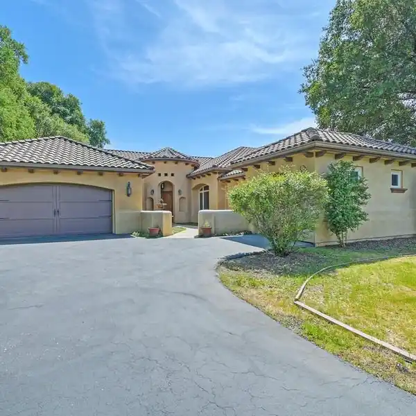 ONE OF THE ORIGINAL DARKHORSE CUSTOM HOMES