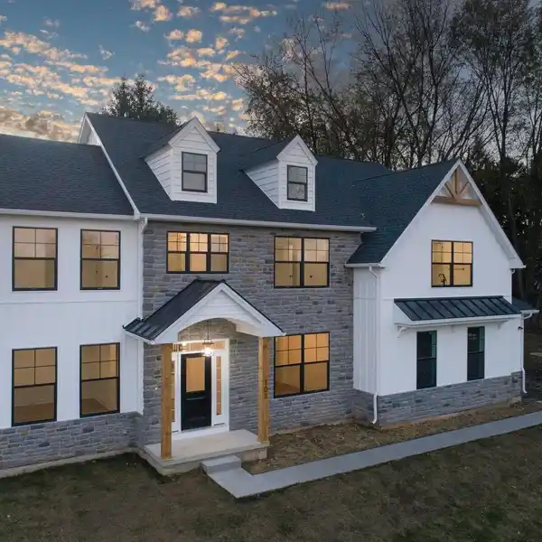 NEW CONSTRUCTION IN AN EXCLUSIVE COMMUNITY
