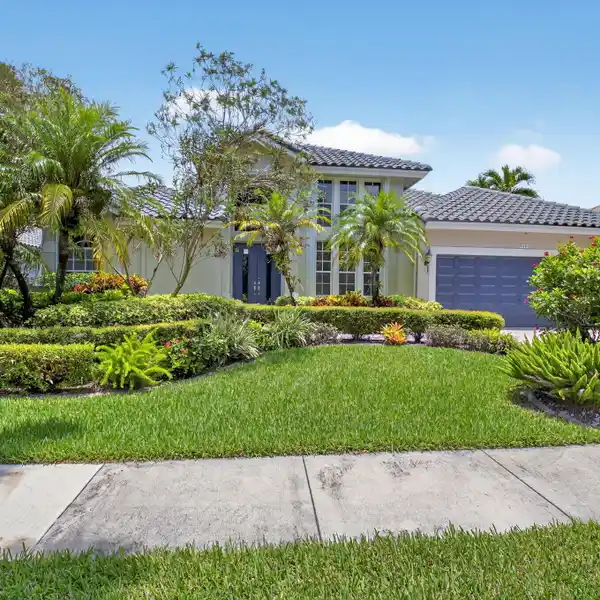 ONE-STORY POOL HOME IN PRESTIGIOUS LA CORNICHE