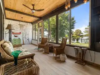 Renovated Turnkey Home on Horseshoe Lake