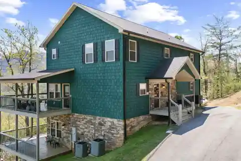 A Masterful Blend of Luxury and Nature