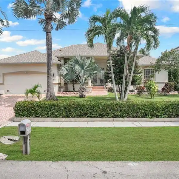 SUPERB FOUR BEDROOM HOME ON A TRANQUIL CUL-DE-SAC